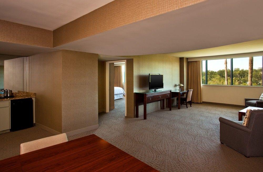 Sheraton Tampa Brandon Hotel Exterior foto