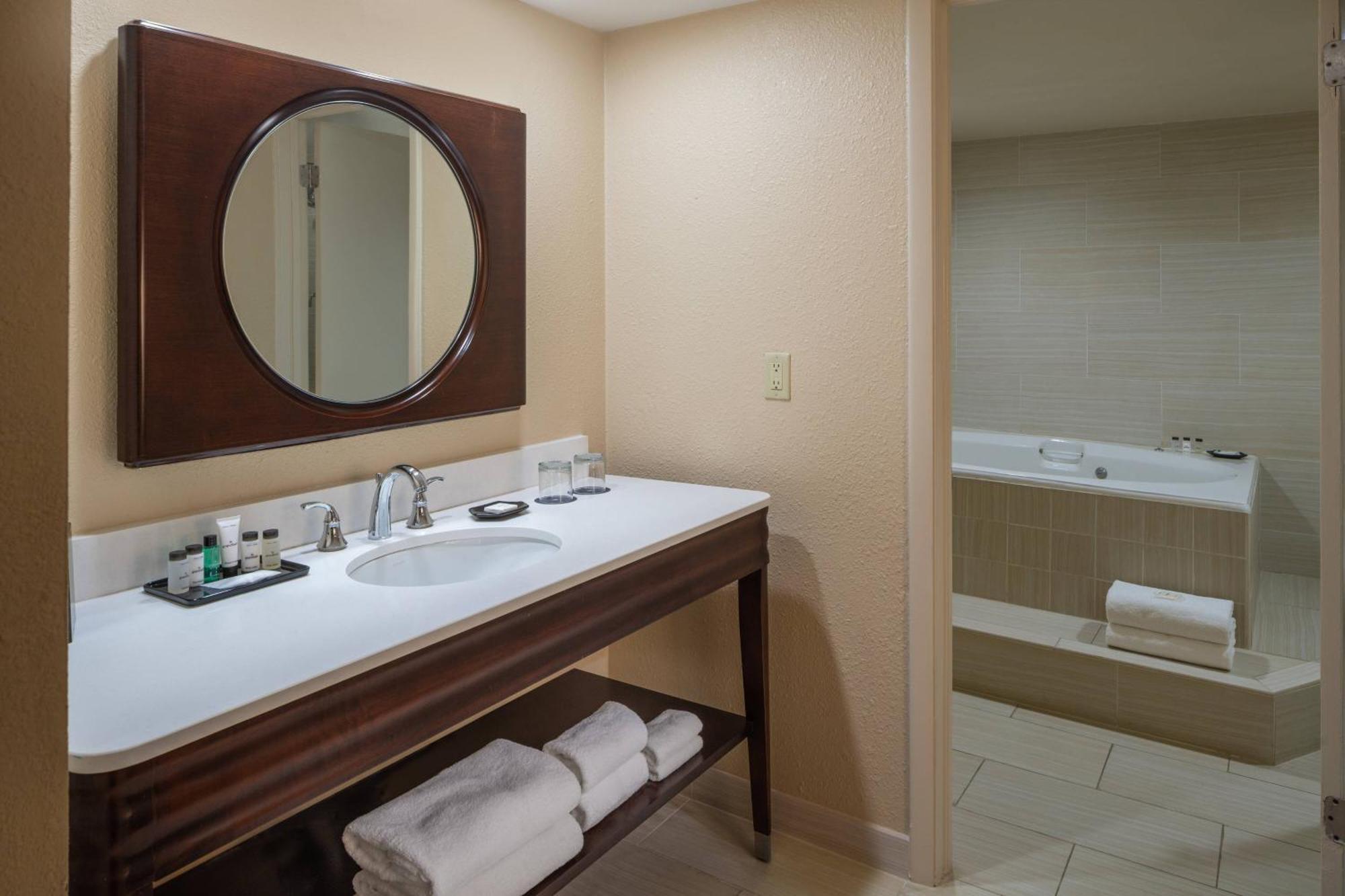 Sheraton Tampa Brandon Hotel Exterior foto